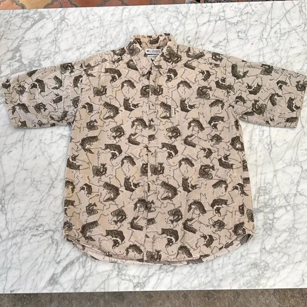 Vintage Columbia Sportswear Short Sleeve Button Down Bass Fish Print Mens L